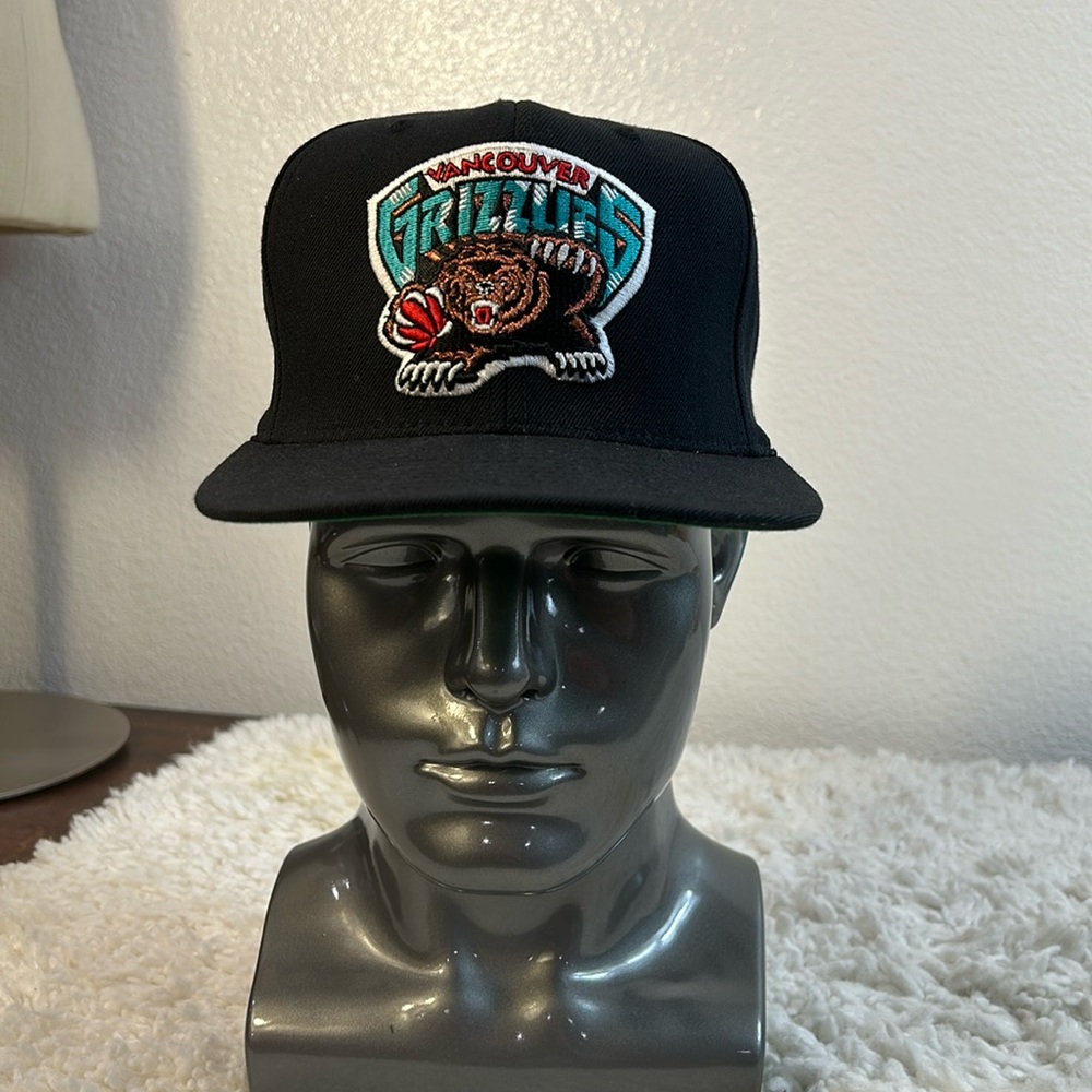 Mitchell & Ness Vancouver Grizzlies, Hardwood Classics Snapback Hat, Black
